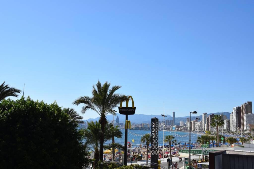 Apartamento En El Paseo Maritimo De ベニドルム エクステリア 写真