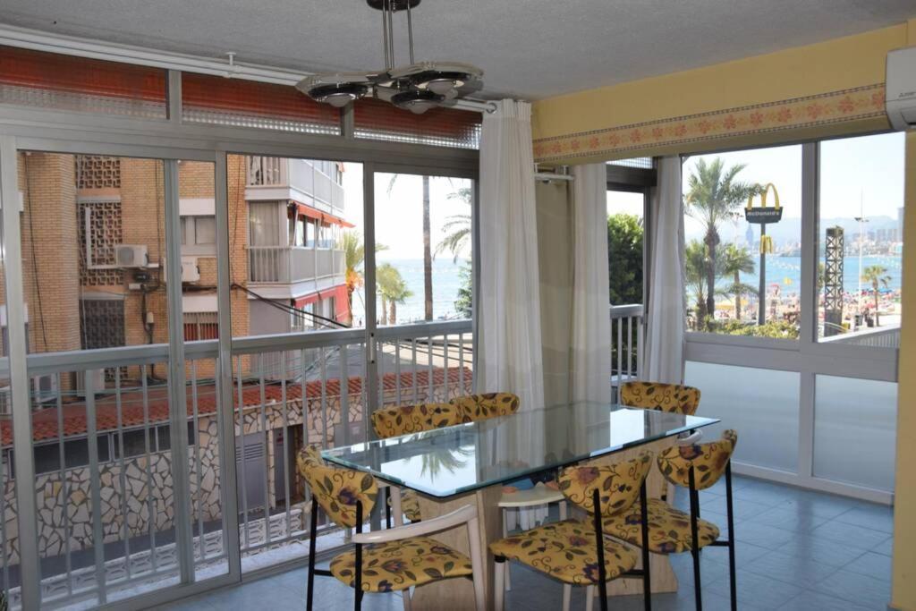 Apartamento En El Paseo Maritimo De ベニドルム エクステリア 写真