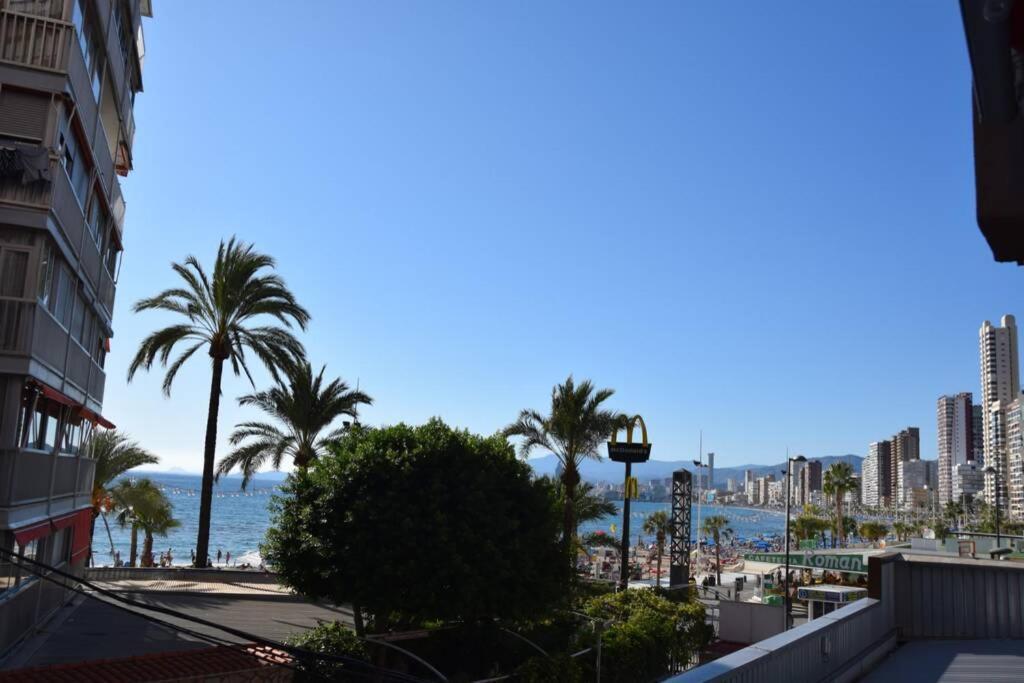 Apartamento En El Paseo Maritimo De ベニドルム エクステリア 写真